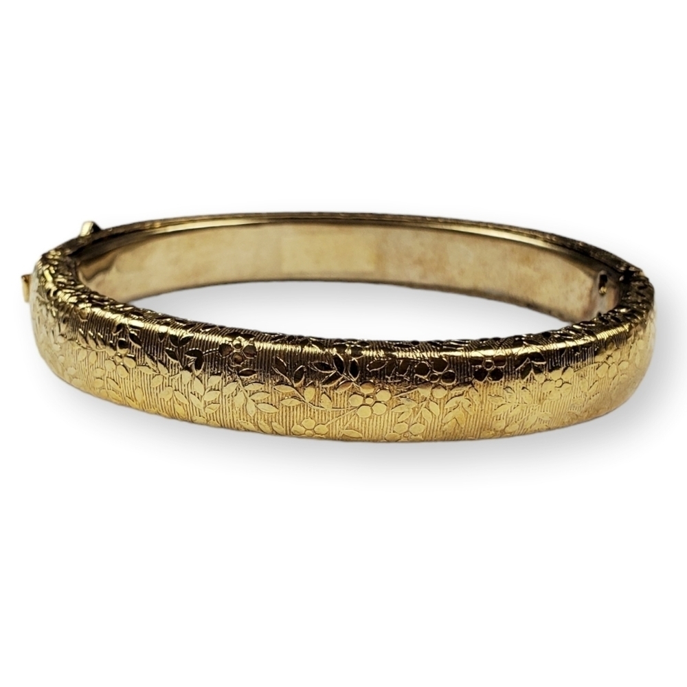 Vintage floral hinged cuff bracelet embossed flower vine gold plated 60s 6 7/8"